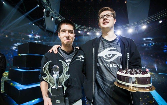 赛后群访Leave：休息时打了更多排位 夏季赛我们的目标一直是冠军